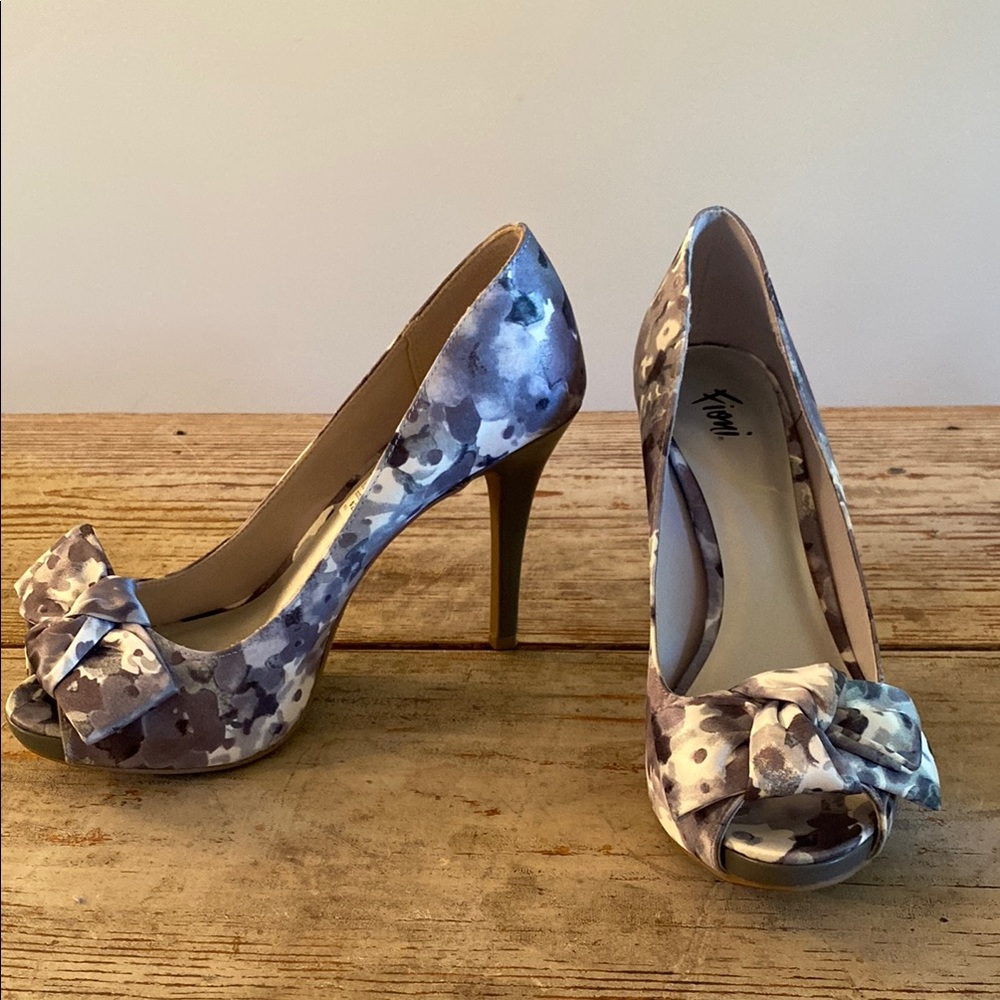 NEW Floral heels